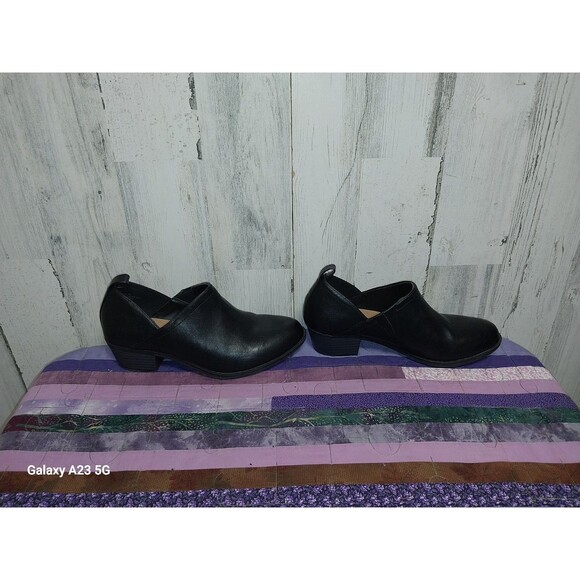 Torrid V Cut Black Ankle Booties Size 8W Faux Leather - Picture 5 of 10